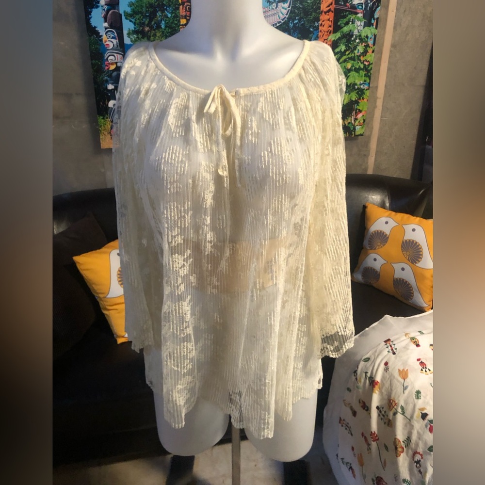 Vintage cream Three Flaggs lace top.  Fits large.  Excellent condition.